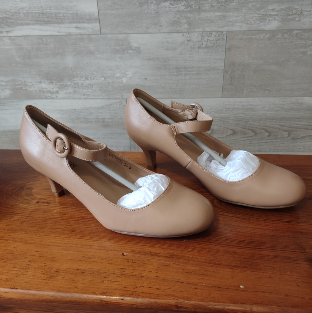 New! Nude or Beige Pumps 8